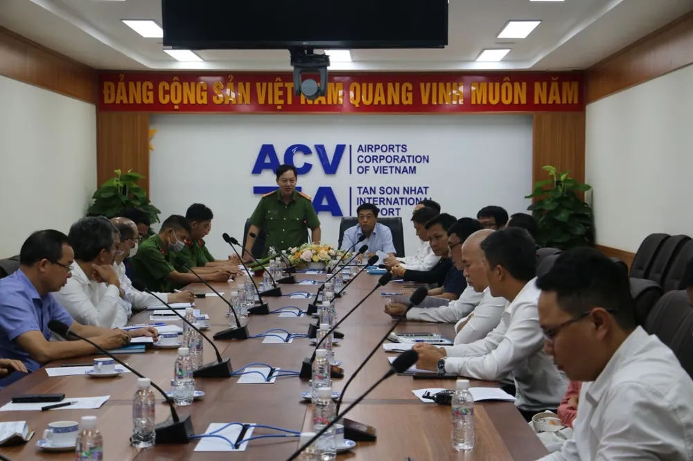 Quang cảnh buổi làm việc. Ảnh: CHÍ THẠCH