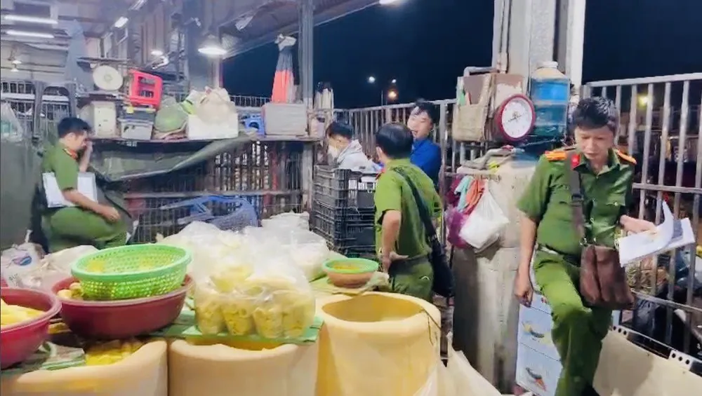 Lực lượng chức năng tại hiện trường Lực lượng chức năng tại hiện trường