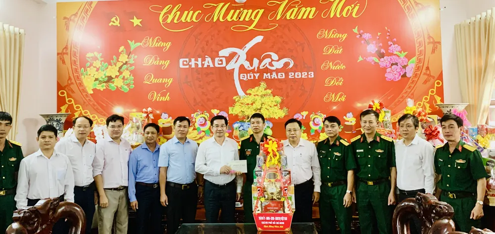 Đoàn lãnh đạo TPHCM do đồng chí Dương Ngọc Hải, Chủ nhiệm Ủy ban Kiểm tra Thành ủy làm trưởng đoàn đến thăm, chúc tết Lữ đoàn Phòng không 77 - Quân khu 7. Ảnh: CHÍ THẠCH Đoàn lãnh đạo TPHCM do đồng chí Dương Ngọc Hải, Chủ nhiệm Ủy ban Kiểm tra Thành ủy làm trưởng đoàn đến thăm, chúc tết Lữ đoàn Phòng không 77 - Quân khu 7. Ảnh: CHÍ THẠCH