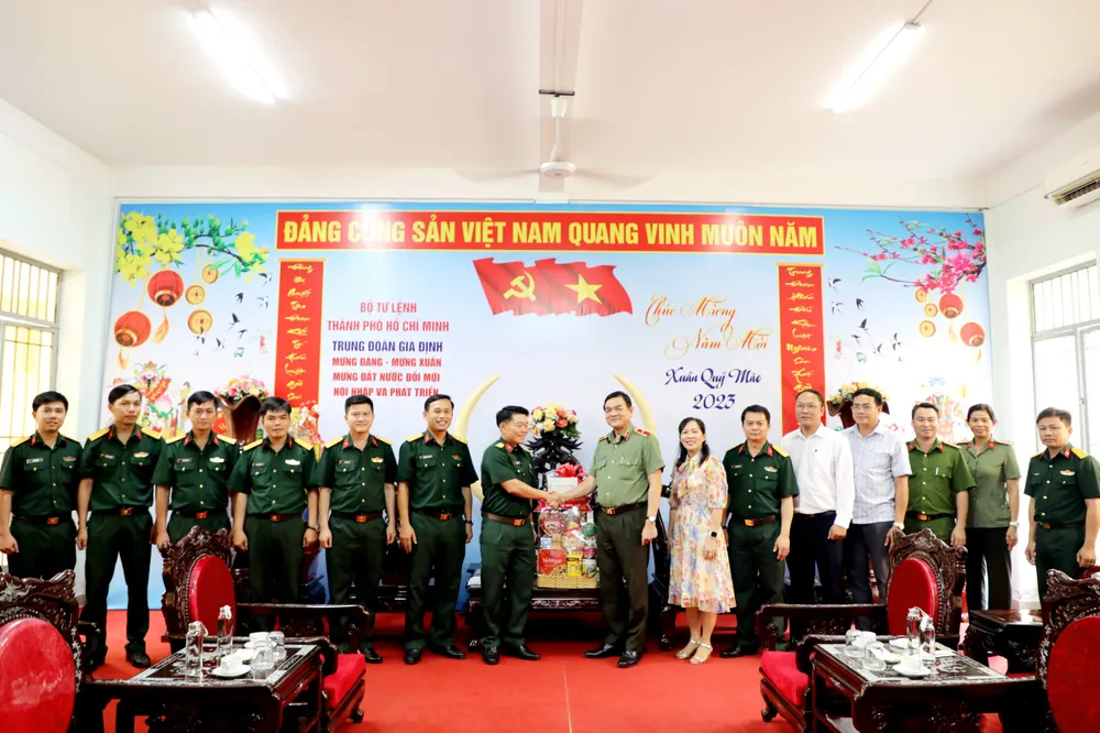 Giám đốc Công an TPHCM thăm, chúc tết Trường Quân sự Quân khu 7, Tiểu đoàn Tác chiến điện tử 97 - Quân khu 7, Trung Đoàn Gia Định Giám đốc Công an TPHCM thăm, chúc tết Trường Quân sự Quân khu 7, Tiểu đoàn Tác chiến điện tử 97 - Quân khu 7, Trung Đoàn Gia Định