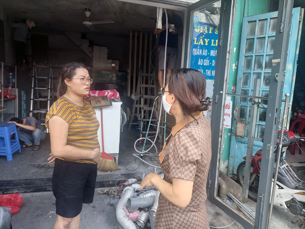 Chị Lan kể về sự việc. Ảnh: M.N Chị Lan kể về sự việc. Ảnh: M.N