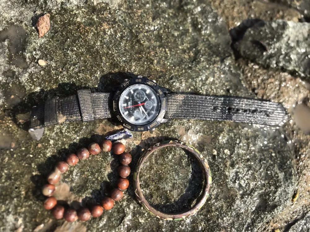 Đồ dùng thu giữ trên người nạn nhân Đồ dùng thu giữ trên người nạn nhân