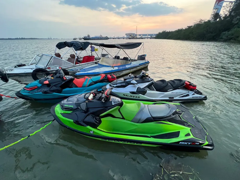 Các mô tô nước bị tạm giữ Các mô tô nước bị tạm giữ