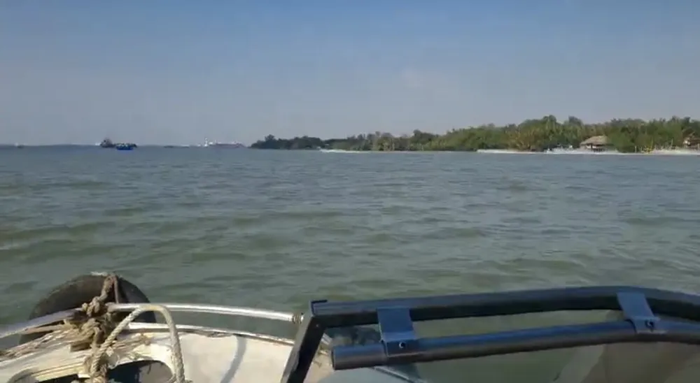 Lực lượng CSGT đường thủy phát hiện một đoàn mô tô nước lưu thông trên sông Lòng Tàu - Sông Ngã Bảy, Thiềng Liềng thuộc huyện Cần Giờ, gây mất an toàn giao thông Lực lượng CSGT đường thủy phát hiện một đoàn mô tô nước lưu thông trên sông Lòng Tàu - Sông Ngã Bảy, Thiềng Liềng thuộc huyện Cần Giờ, gây mất an toàn giao thông