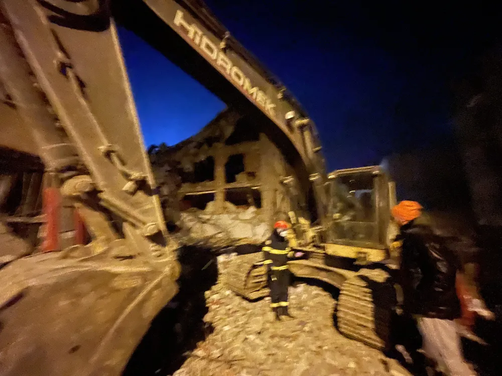 Công an Việt Nam đang tìm kiếm nạn nhân bị vùi lấp ở Thổ Nhĩ Kỳ Công an Việt Nam đang tìm kiếm nạn nhân bị vùi lấp ở Thổ Nhĩ Kỳ