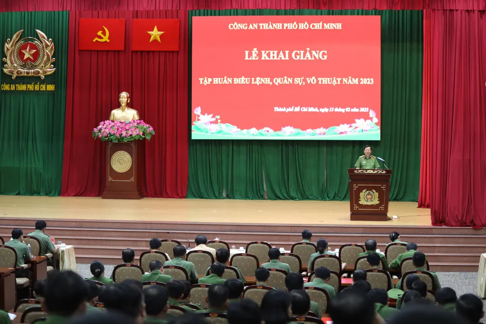 Hơn 430 cán bộ chiến sĩ Công an TPHCM tập huấn điều lệnh, quân sự, võ thuật