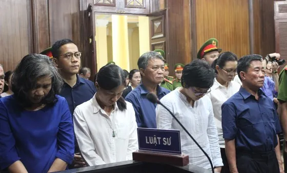 Các bị cáo trong phiên xét xử ngày 22-11-2019. Ảnh: MAI HOA Các bị cáo trong phiên xét xử ngày 22-11-2019. Ảnh: MAI HOA