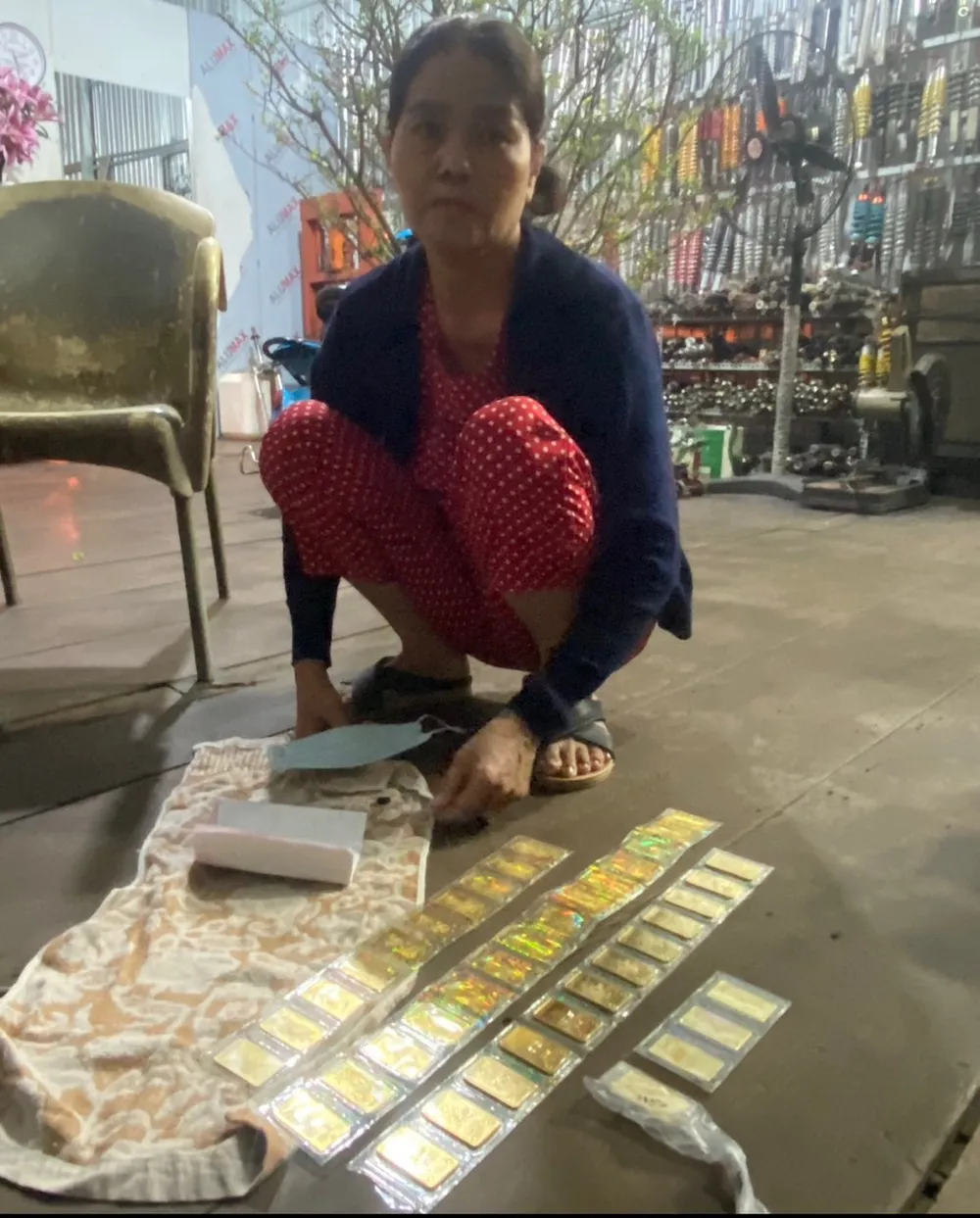 Nghi phạm cùng tang vật Nghi phạm cùng tang vật