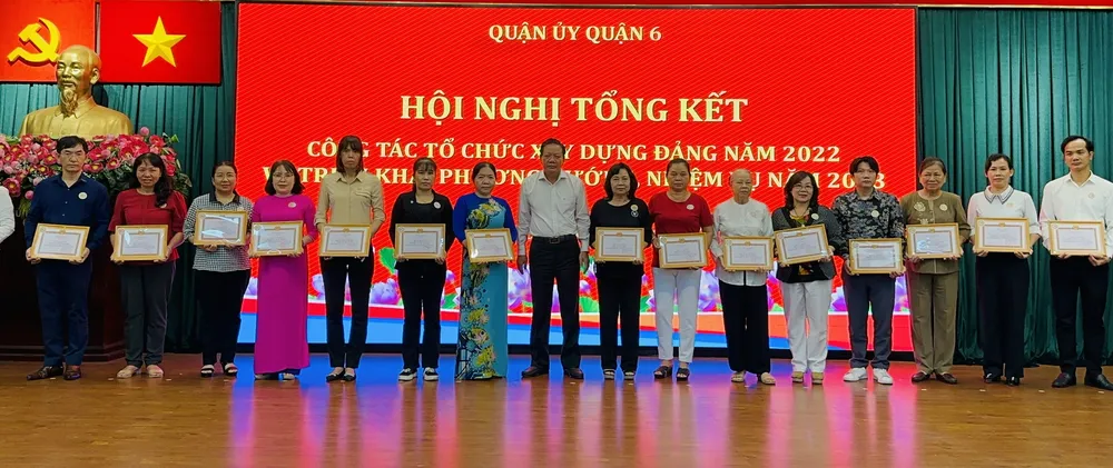 Lãnh đạo quận 6 tặng giấy khen cho các tập thể, cá nhân hoàn thành xuất sắc nhiệm vụ năm 2022 và 5 năm liền (2018-2022) Lãnh đạo quận 6 tặng giấy khen cho các tập thể, cá nhân hoàn thành xuất sắc nhiệm vụ năm 2022 và 5 năm liền (2018-2022)