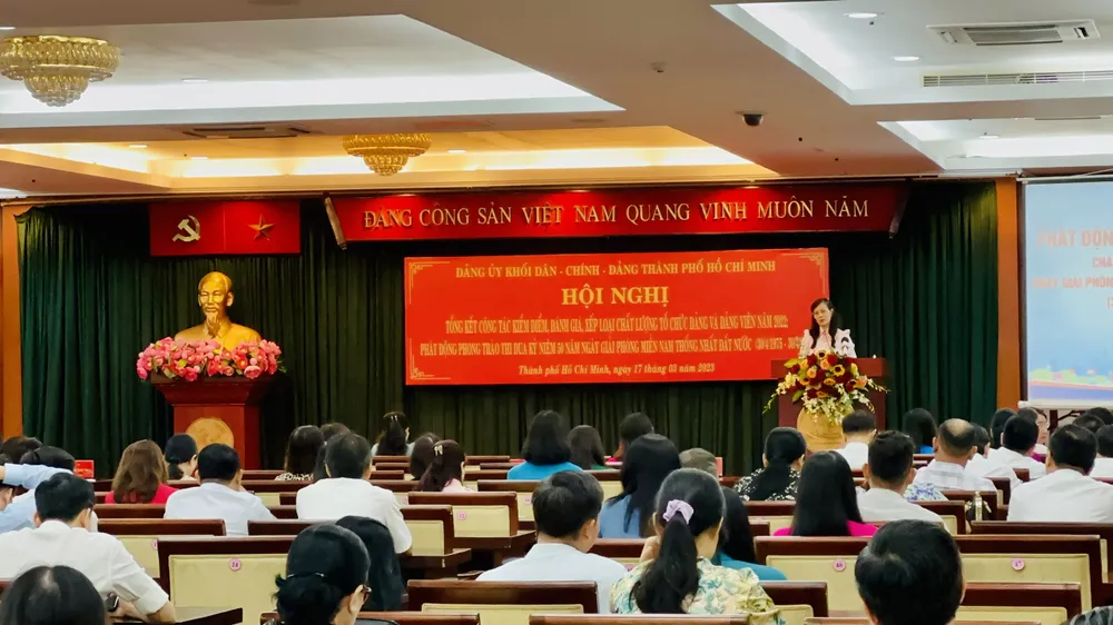 Phó Bí thư Thường trực Đảng ủy Khối Nguyễn Thị Kim Dung phát động phong trào thi đua đặc biệt hướng tới chào mừng kỷ niệm 50 năm Ngày Giải phóng miền Nam, thống nhất đất nước (30-4-1975 – 30-4-2025) trong toàn Đảng bộ Khối. Phó Bí thư Thường trực Đảng ủy Khối Nguyễn Thị Kim Dung phát động phong trào thi đua đặc biệt hướng tới chào mừng kỷ niệm 50 năm Ngày Giải phóng miền Nam, thống nhất đất nước (30-4-1975 – 30-4-2025) trong toàn Đảng bộ Khối.