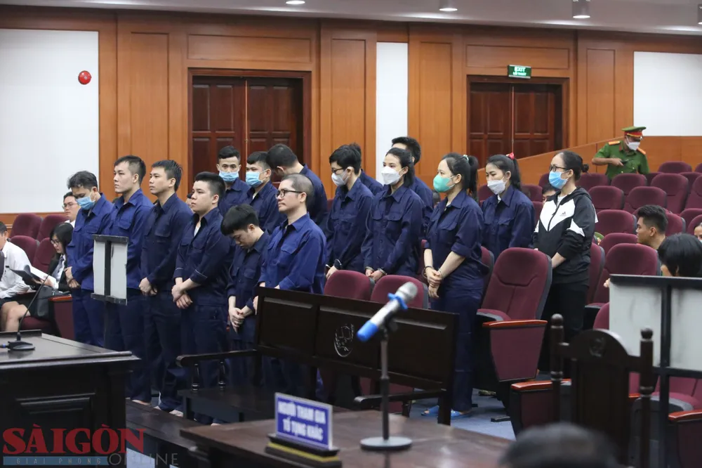 Nhóm bị cáo tại tòa