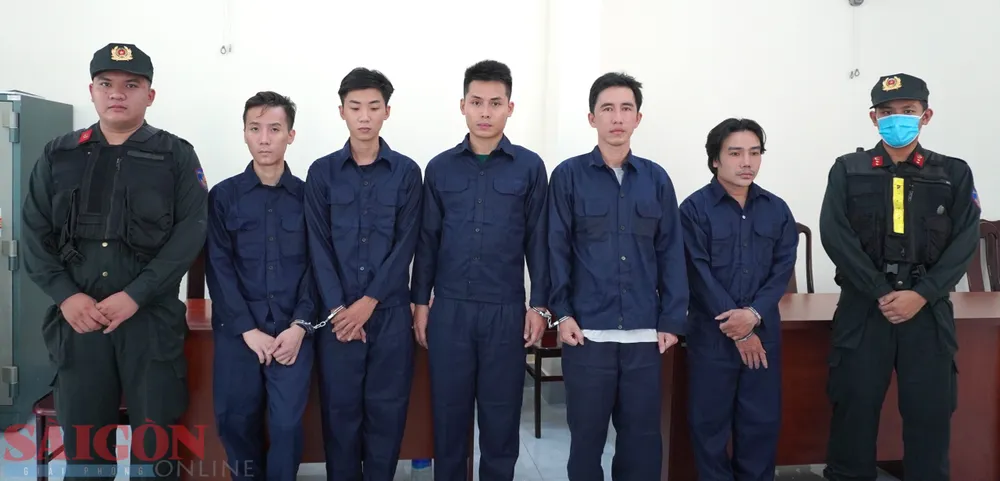 Nhóm đối tượng tại cơ quan công an Nhóm đối tượng tại cơ quan công an