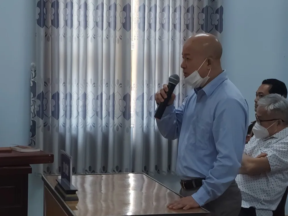 Bị cáo Đinh Ngọc Hệ (tức "Út trọc") tại tòa Bị cáo Đinh Ngọc Hệ (tức "Út trọc") tại tòa