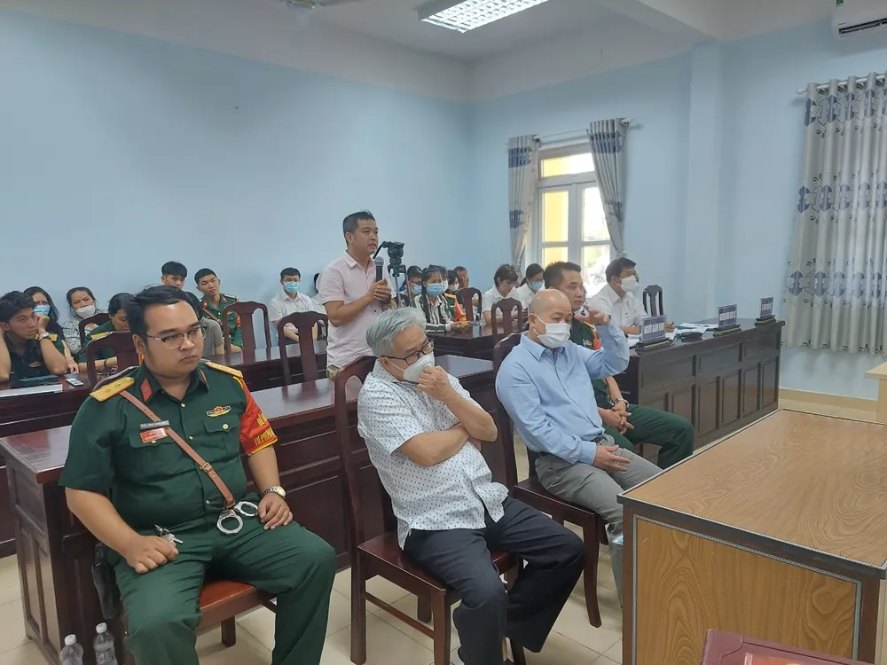 Các bị cáo tại tòa ngày 30-3