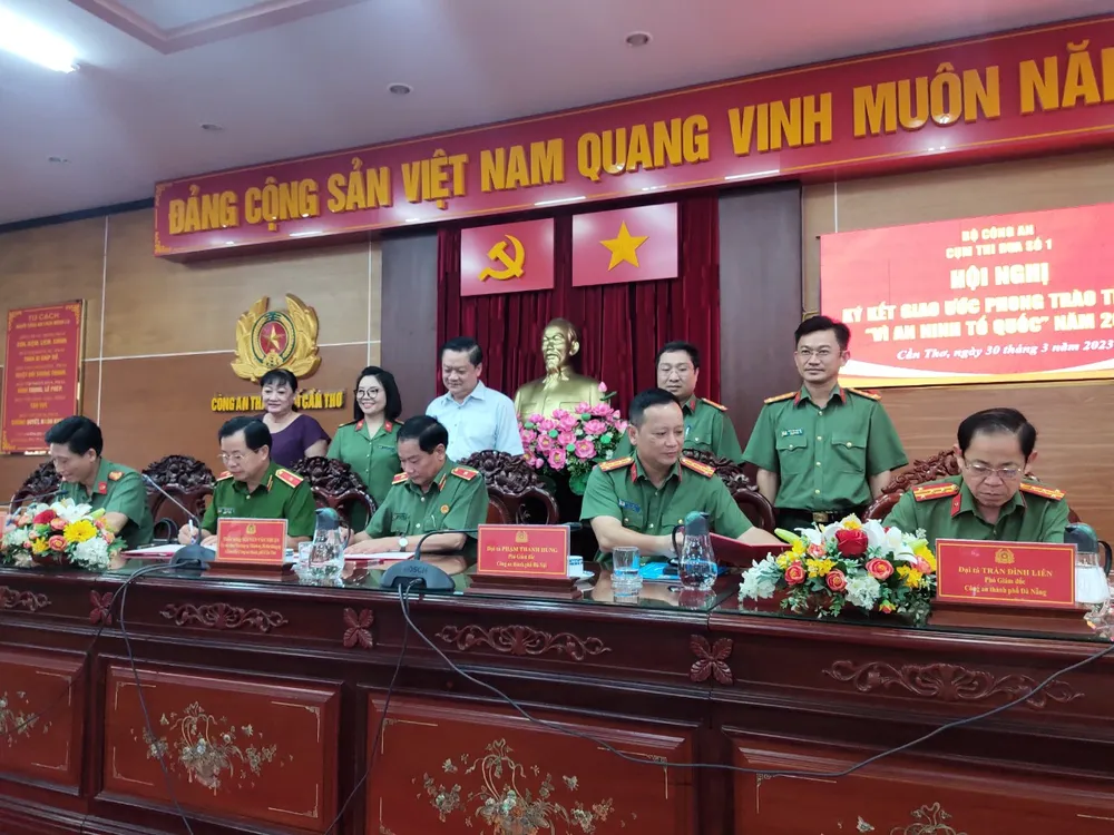 Lãnh đạo Công an 5 thành phố ký giao ước phong trào thi đua “Vì an ninh tổ quốc” 2023