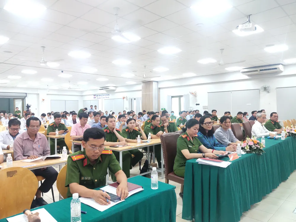 Các đại biểu tại buổi lễ