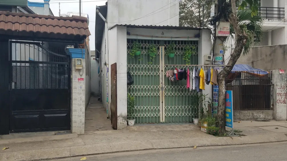 Căn nhà nơi bé trai sinh sống Căn nhà nơi bé trai sinh sống