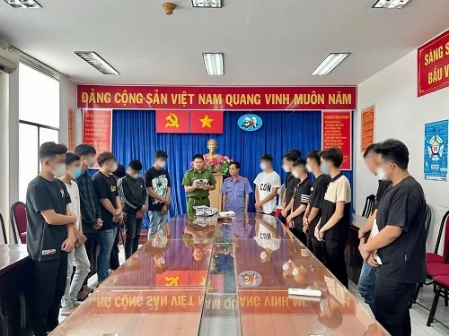 Nhóm "quái xế" bị khởi tố Nhóm "quái xế" bị khởi tố