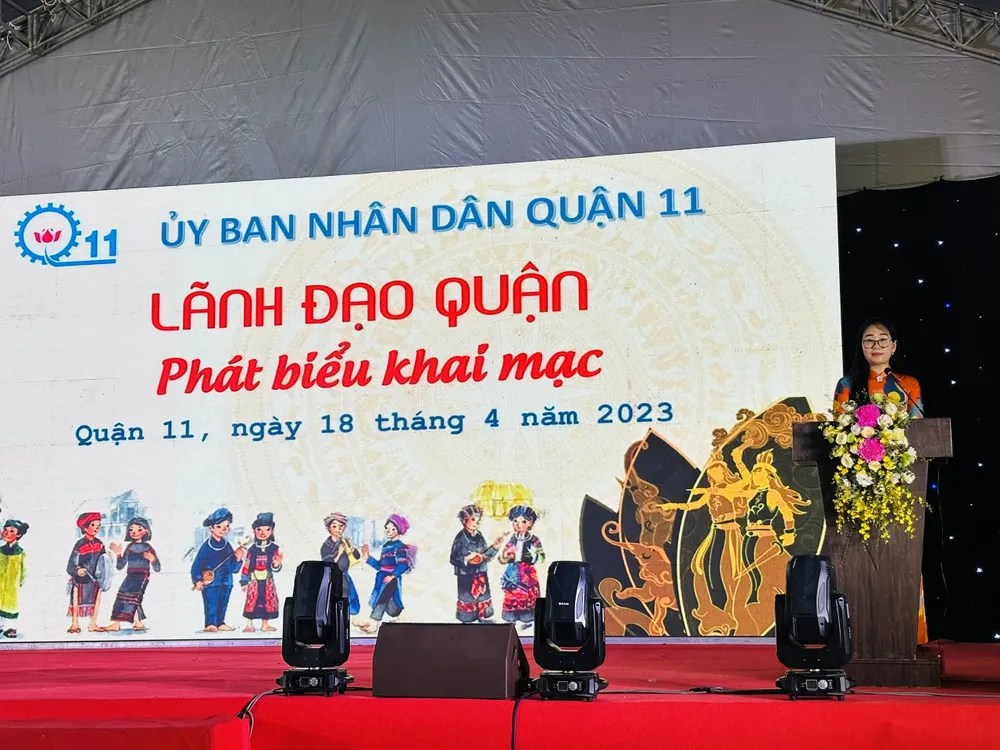 Phó Chủ tịch UBND quận 11 Trần Thị Bích Trâm phát biểu tại buổi lễ khai mạc Phó Chủ tịch UBND quận 11 Trần Thị Bích Trâm phát biểu tại buổi lễ khai mạc