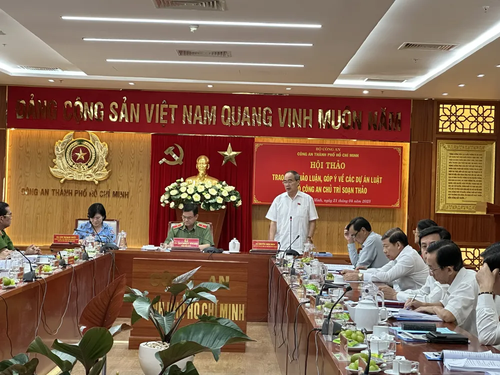 Đại biểu Nguyễn Thiện Nhân phát biểu tại hội thảo. Ảnh: CHÍ THẠCH Đại biểu Nguyễn Thiện Nhân phát biểu tại hội thảo. Ảnh: CHÍ THẠCH