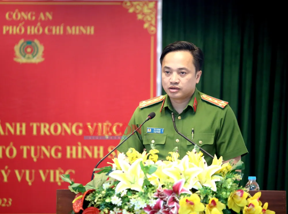 Đại tá Mai Hoàng, Thủ trưởng Cơ quan CSĐT Công an TPHCM, Phó Giám đốc Công an TPHCM phát biểu tại hội nghị. Ảnh: CHÍ THẠCH Đại tá Mai Hoàng, Thủ trưởng Cơ quan CSĐT Công an TPHCM, Phó Giám đốc Công an TPHCM phát biểu tại hội nghị. Ảnh: CHÍ THẠCH