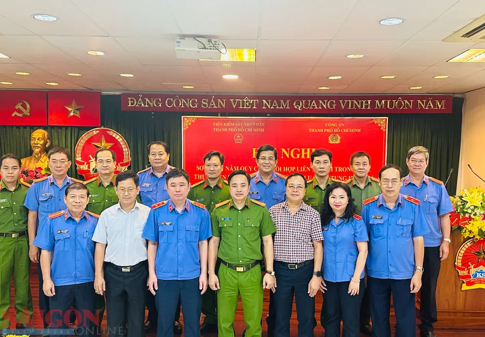 Các đơn vị chụp ảnh lưu niệm tại hội nghị. Ảnh: CHÍ THẠCH Các đơn vị chụp ảnh lưu niệm tại hội nghị. Ảnh: CHÍ THẠCH