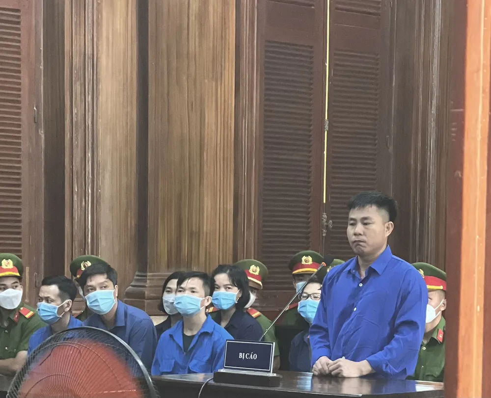 Bị cáo Nguyễn Khắc Đồi tại tòa ngày 25-4 Bị cáo Nguyễn Khắc Đồi tại tòa ngày 25-4