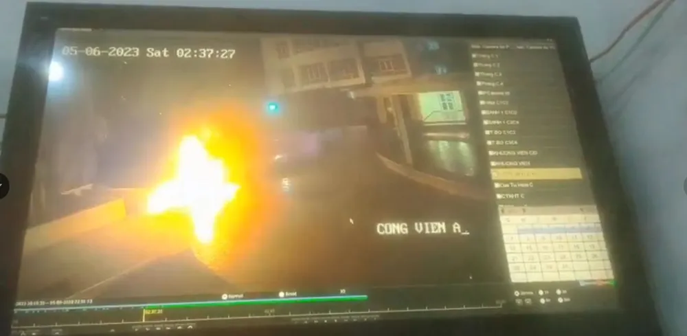 Ngọn lửa bùng cháy dữ dội Ngọn lửa bùng cháy dữ dội