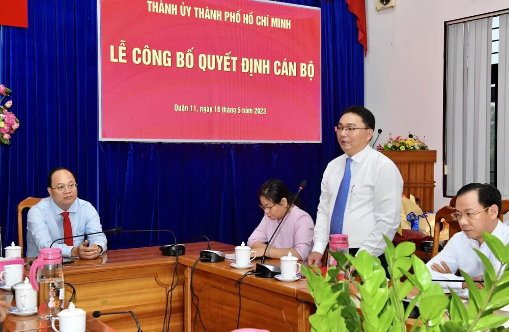 Đồng chí Nguyễn Trần Bình phát biểu tại buổi lễ. Ảnh: VIỆT DŨNG