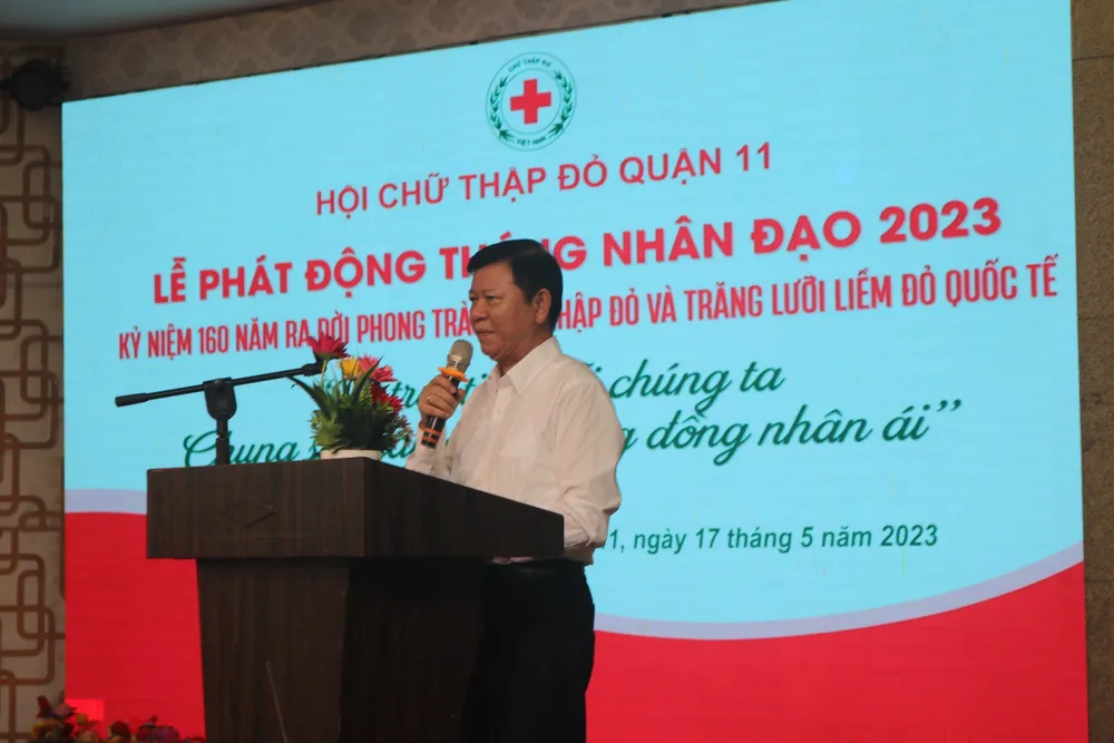 Phó Bí thư Thường trực Quận ủy quận 11 Nguyễn Tăng Minh phát biểu tại buổi lễ