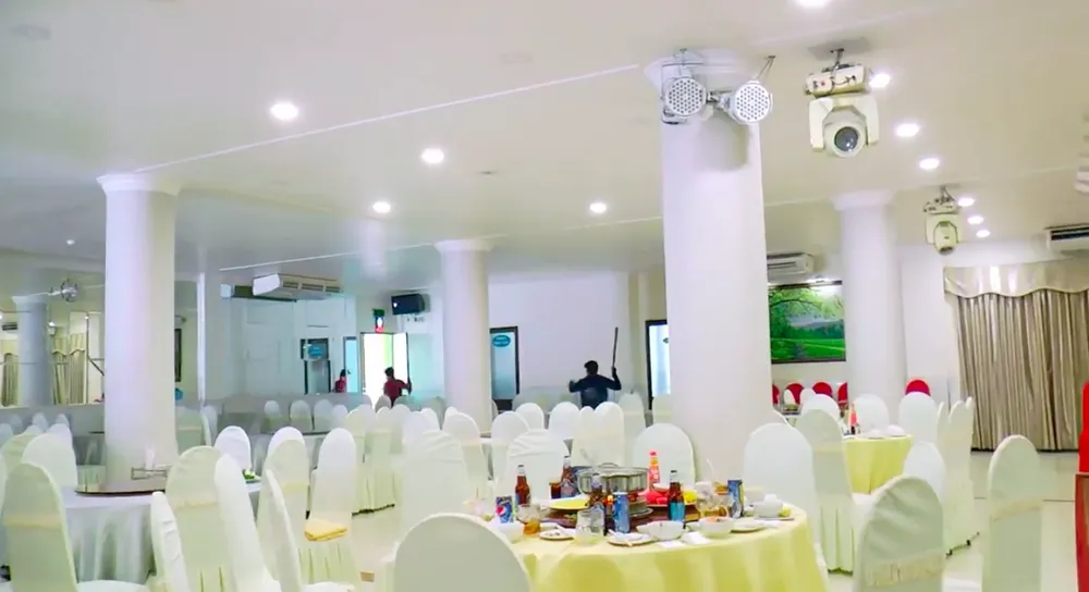 Hình ảnh hai nhóm đối tượng cầm hung khí Hình ảnh hai nhóm đối tượng cầm hung khí