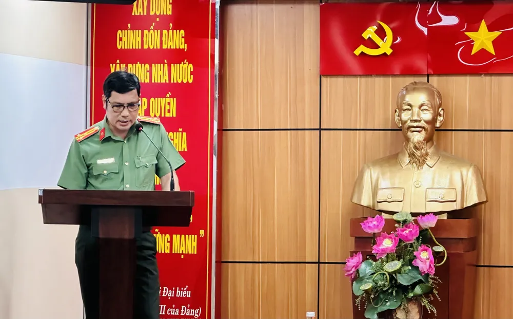 Đại diện Công an TPHCM phát biểu tại hội nghị