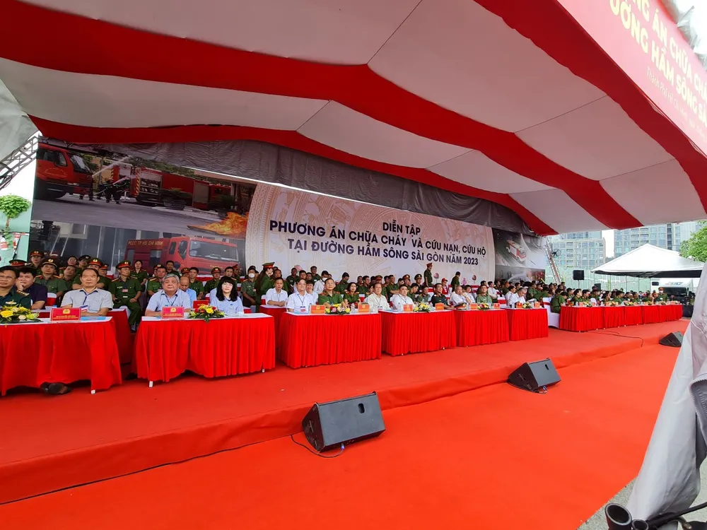 Các đại biểu tham dự buổi diễn tập. Ảnh: DŨNG PHƯƠNG