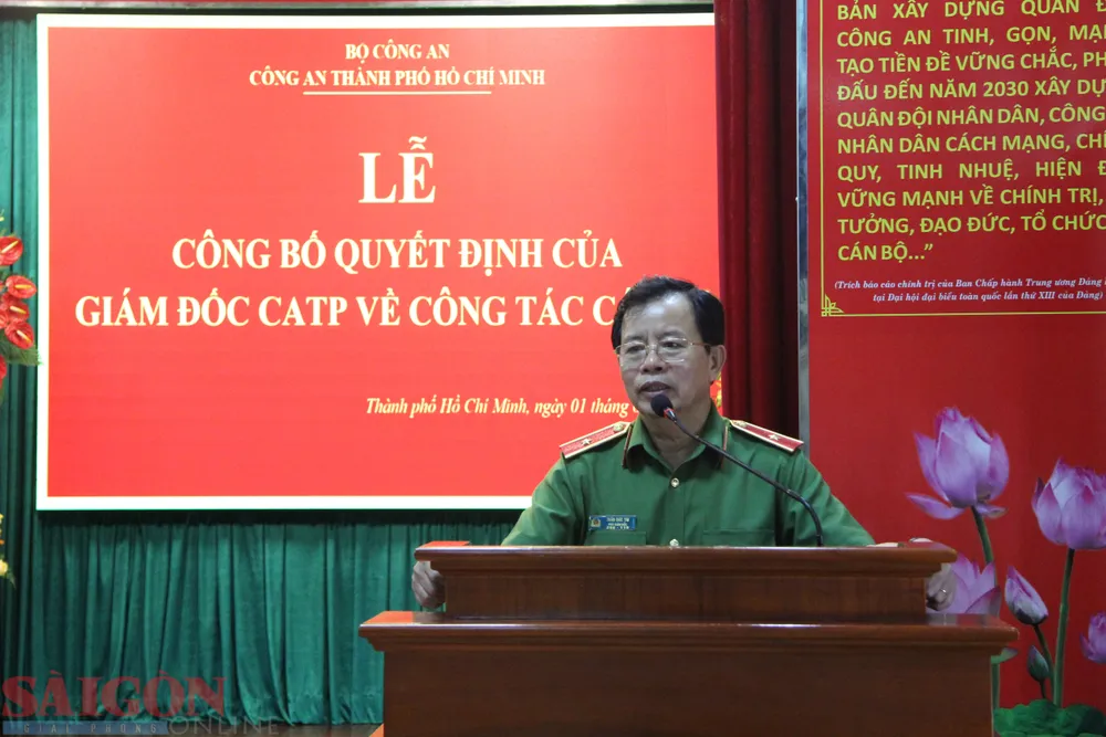 Thiếu tướng Trần Đức Tài, Phó Giám đốc Công an TPHCM phát biểu tại buổi trao quyết định. Ảnh: CHÍ THẠCH