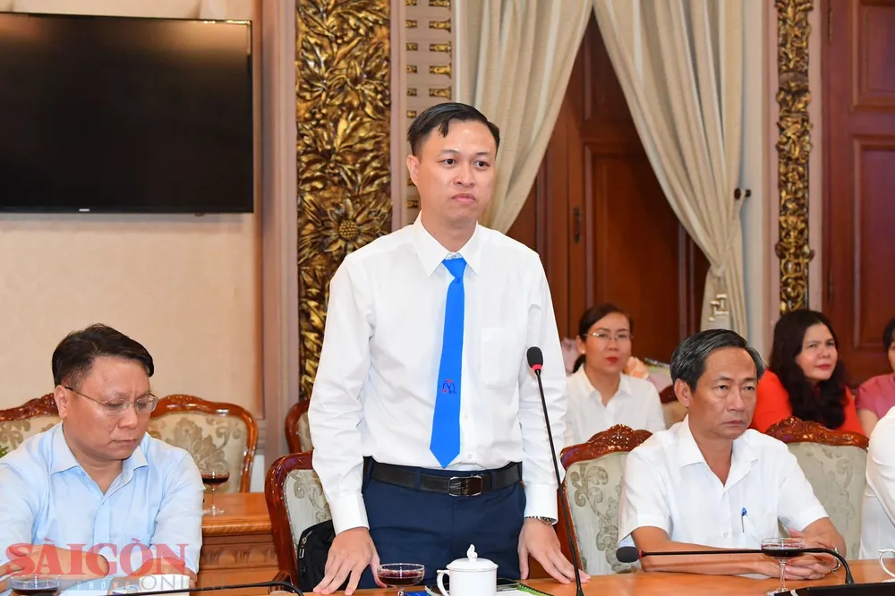 Tân Phó Trưởng ban Ban Quản lý Đường sắt đô thị Bùi Anh Huấn phát biểu nhận nhiệm vụ. Ảnh: VIỆT DŨNG Tân Phó Trưởng ban Ban Quản lý Đường sắt đô thị Bùi Anh Huấn phát biểu nhận nhiệm vụ. Ảnh: VIỆT DŨNG