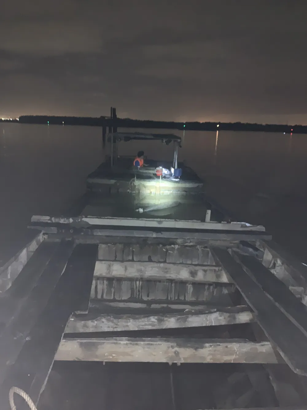 Phương tiện của nhóm "cát tặc" Phương tiện của nhóm "cát tặc"