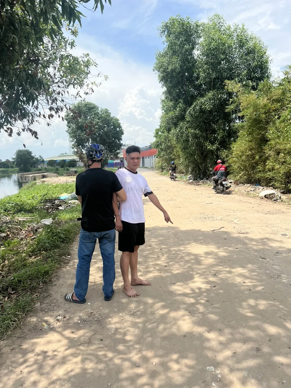 Huy được đưa ra hiện trường để thực nghiệm Huy được đưa ra hiện trường để thực nghiệm