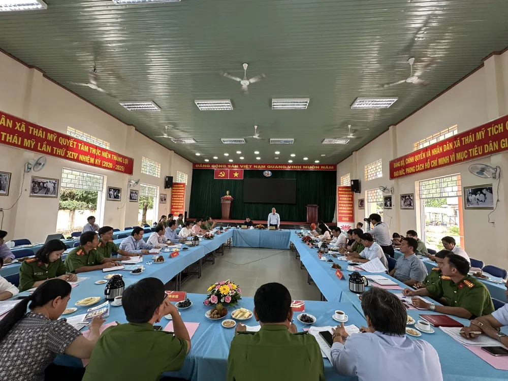 Quang cảnh buổi làm việc. Ảnh: CHÍ THẠCH