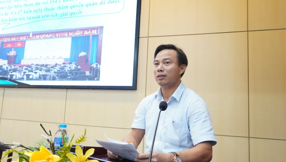 Phó Chủ tịch UBND quận Nguyễn Ngọc Anh báo cáo tại hội nghị Phó Chủ tịch UBND quận Nguyễn Ngọc Anh báo cáo tại hội nghị