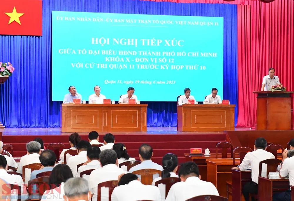 Quang cảnh buổi tiếp xúc cử tri. Ảnh: VIỆT DŨNG Quang cảnh buổi tiếp xúc cử tri. Ảnh: VIỆT DŨNG