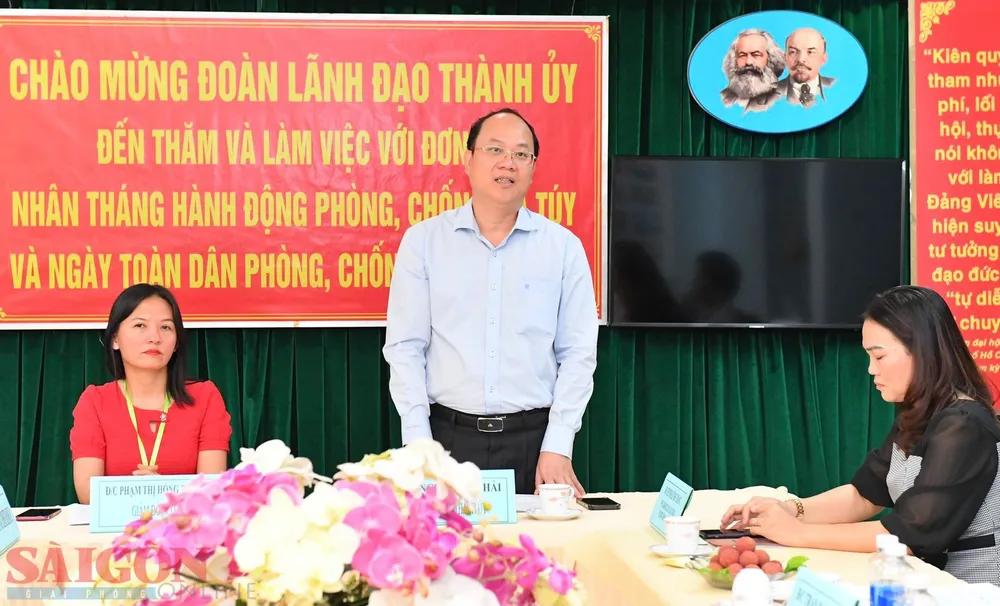 Phó Bí thư Thành ủy TPHCM Nguyễn Hồ Hải phát biểu tại cơ sở tư vấn và cai nghiện Bình Triệu. Ảnh VIỆT DŨNG