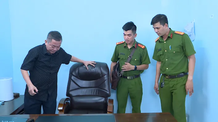 Công an khám xét nơi làm việc của Hồ Văn Búp Công an khám xét nơi làm việc của Hồ Văn Búp