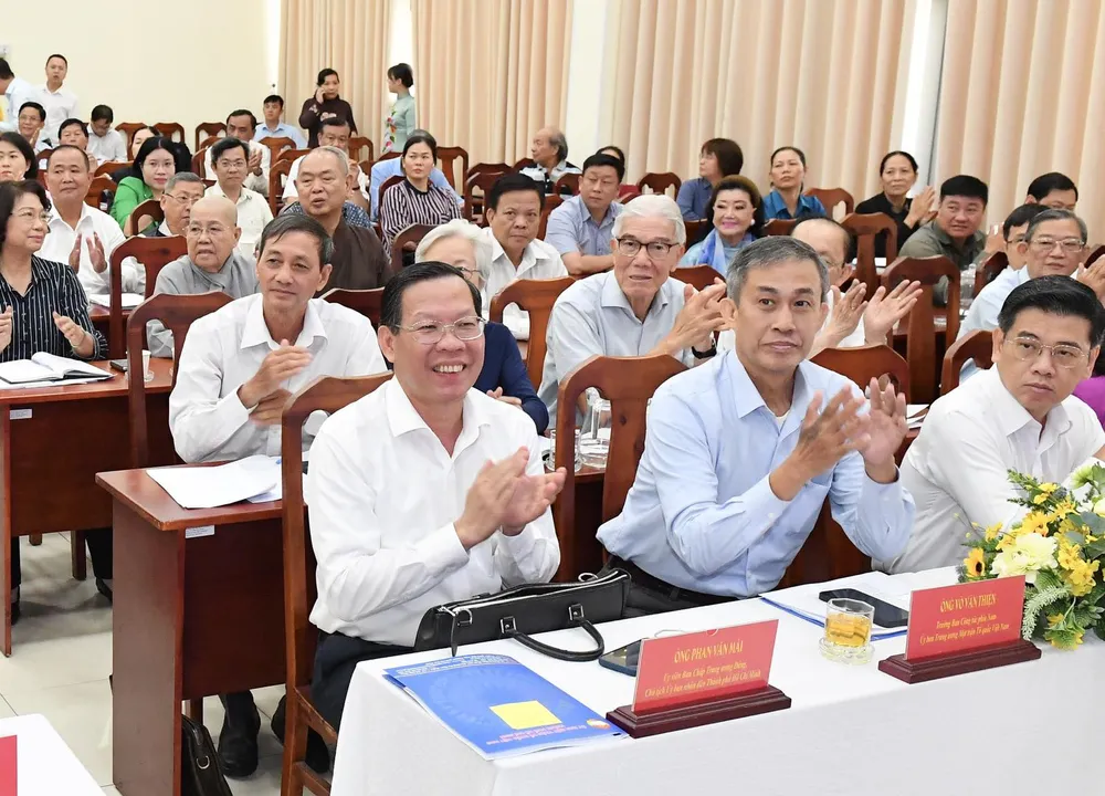 Lãnh đạo các đơn vị tại hội nghị. Ảnh: VIỆT DŨNG Lãnh đạo các đơn vị tại hội nghị. Ảnh: VIỆT DŨNG