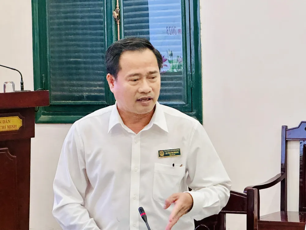 Chánh án TAND TPHCM Lê Thanh Phong báo cáo tại buổi giám sát. Ảnh: CHÍ THẠCH Chánh án TAND TPHCM Lê Thanh Phong báo cáo tại buổi giám sát. Ảnh: CHÍ THẠCH