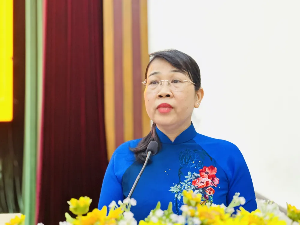 Bí thư Quận ủy quận Tân Phú Lê Thị Kim Hồng phát biểu tại hội nghị. Ảnh: CHÍ THẠCH Bí thư Quận ủy quận Tân Phú Lê Thị Kim Hồng phát biểu tại hội nghị. Ảnh: CHÍ THẠCH