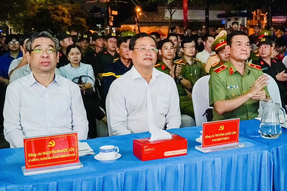 Đồng chí Nguyễn Phước Lộc, Ủy viên Ban Thường vụ Thành ủy, Trưởng Ban Tổ chức Thành ủy TPHCM; Thiếu tướng Lê Hồng Nam, Giám đốc Công an TPHCM; Trương Quốc Lâm, Bí thư Quận ủy quận 11 (từ trái qua phải). Ảnh: CHÍ THẠCH Đồng chí Nguyễn Phước Lộc, Ủy viên Ban Thường vụ Thành ủy, Trưởng Ban Tổ chức Thành ủy TPHCM; Thiếu tướng Lê Hồng Nam, Giám đốc Công an TPHCM; Trương Quốc Lâm, Bí thư Quận ủy quận 11 (từ trái qua phải). Ảnh: CHÍ THẠCH