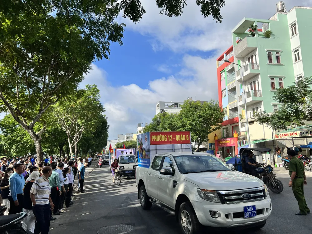 Các đơn vị ra quân sau buổi lễ Các đơn vị ra quân sau buổi lễ