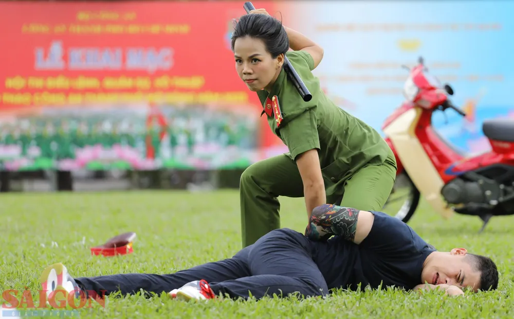 Cán bộ chiến sĩ biểu diễn tại hội thi, hội thao Công an TPHCM mở rộng năm 2023 tại Trung tâm Thể thao Công an TPHCM. Ảnh: DŨNG PHƯƠNG