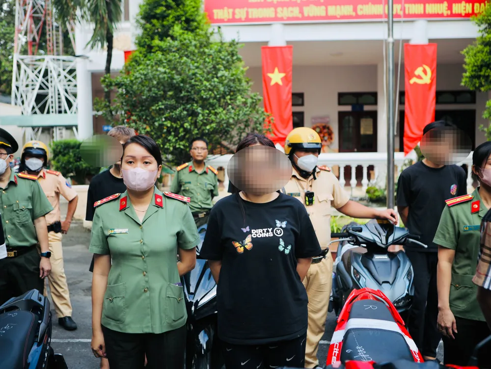 Nhóm quái xế bị tạm giữ Nhóm quái xế bị tạm giữ