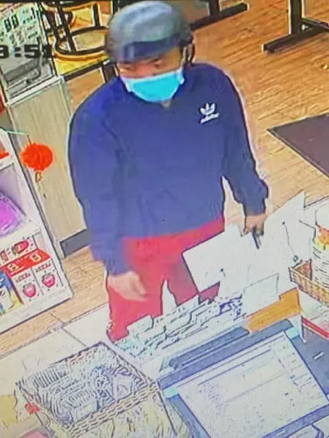 Hình ảnh qua camera của Vinh tại cửa hàng tiện lợi